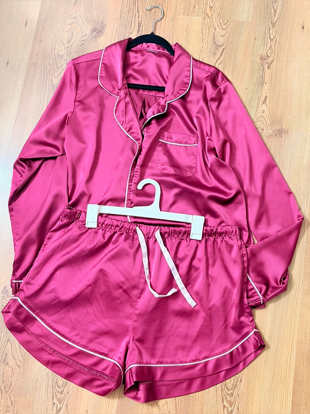 Woman’s silky fusia pajama set size XL lounging casual sleepwear